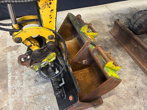Komatsu PC16r - BREDDBAR / HYDRAULISKT REDSKAPSFÄSTE 7 of 11