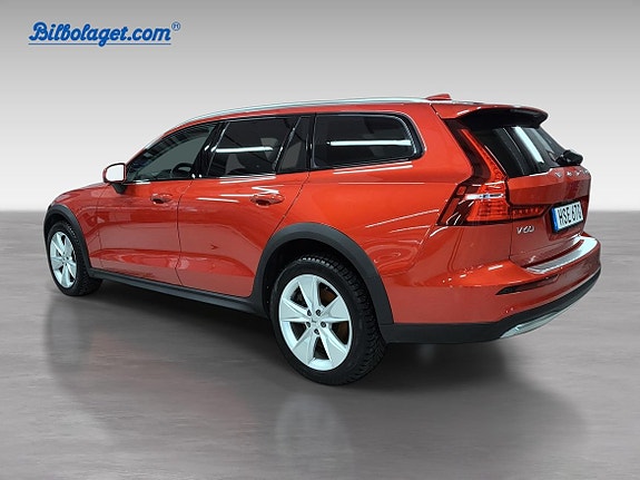 Volvo V60 Cross Country 2 of 5