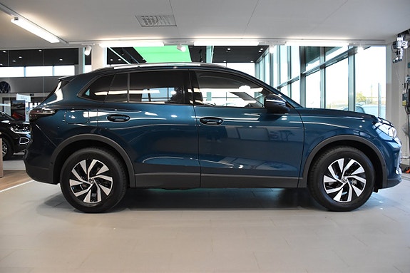 Volkswagen Tiguan 4 of 5