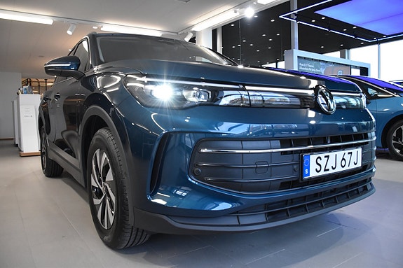 Volkswagen Tiguan 3 of 5