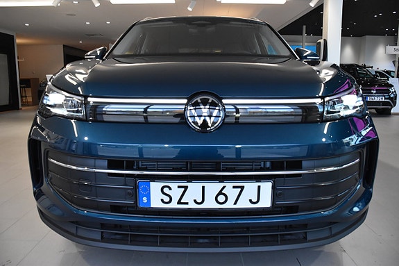 Volkswagen Tiguan 2 of 5
