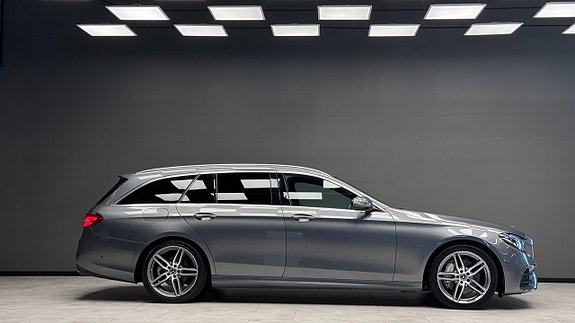 Mercedes-Benz E220 4 of 5