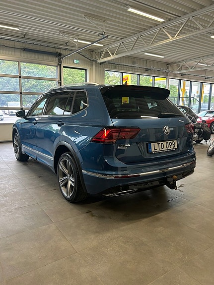 Volkswagen Tiguan Allspace 4 of 5