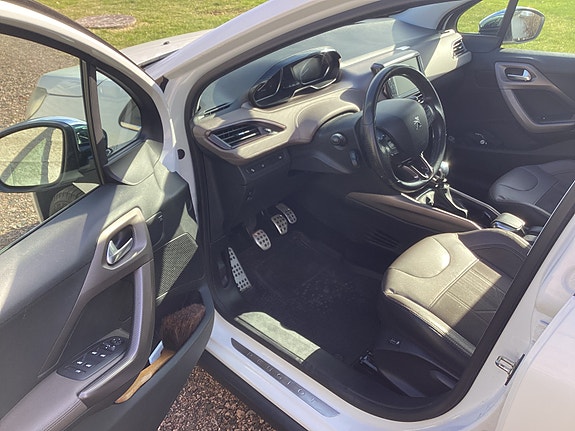 Peugeot 2008 4 of 5