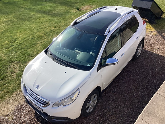 Peugeot 2008 2 of 5