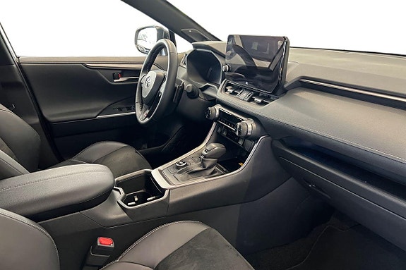 Toyota RAV4 6 of 25