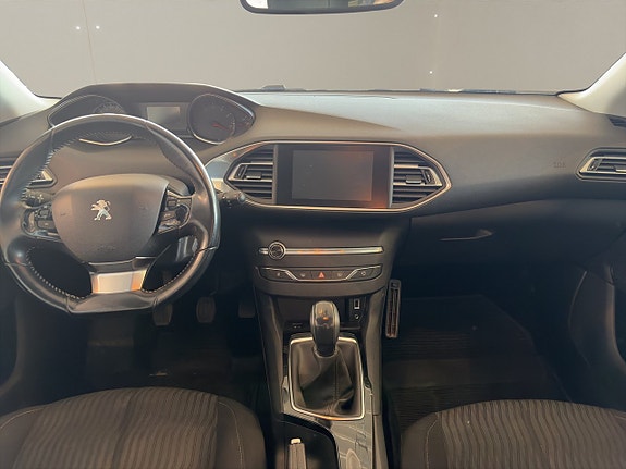 Peugeot 308 SW 12 of 14