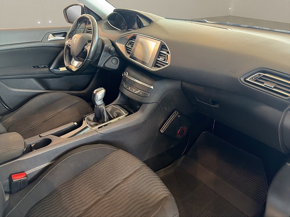 Peugeot 308 SW 13 of 14