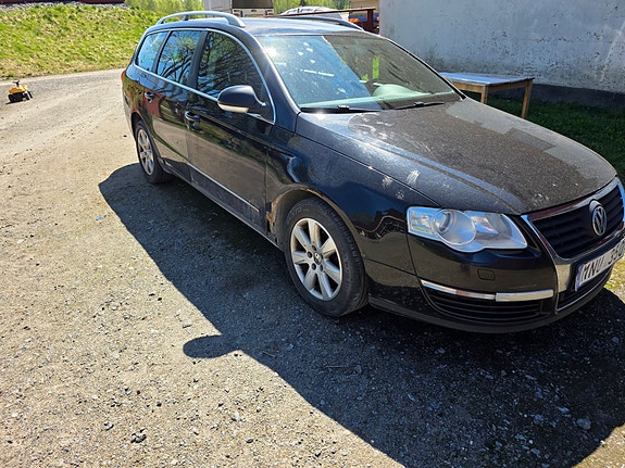 Volkswagen Passat 2 of 2
