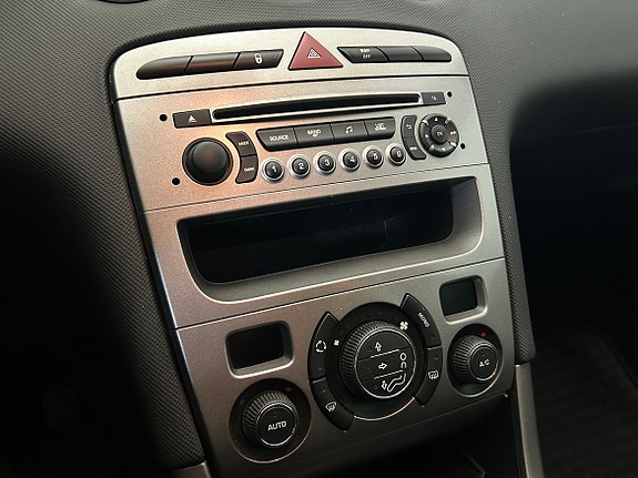 Peugeot 308 SW 12 of 13