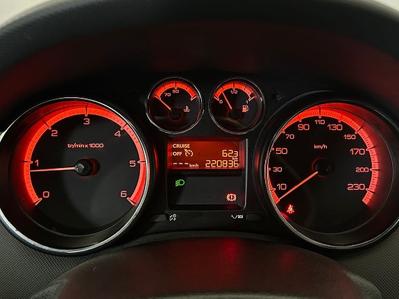 Peugeot 308 SW 8 of 13