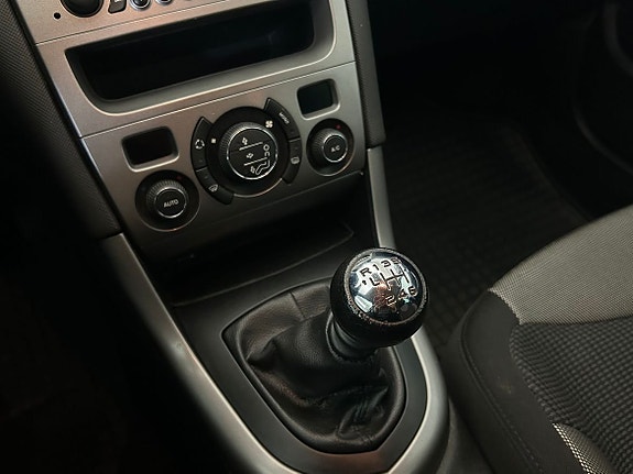 Peugeot 308 SW 11 of 13