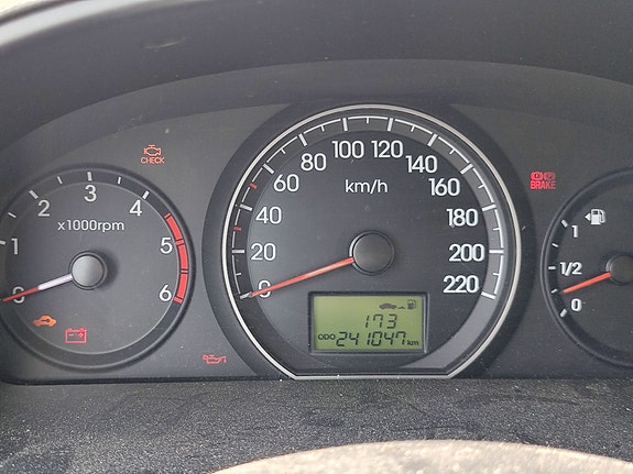 Hyundai H-1 3 of 5