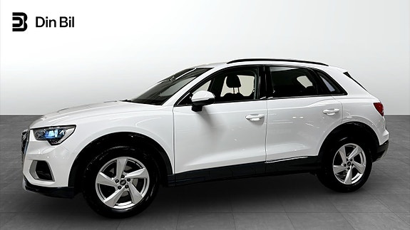Audi Q3 2 of 5