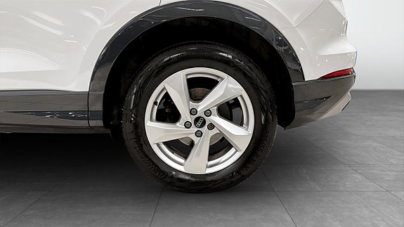 Audi Q3 6 of 13