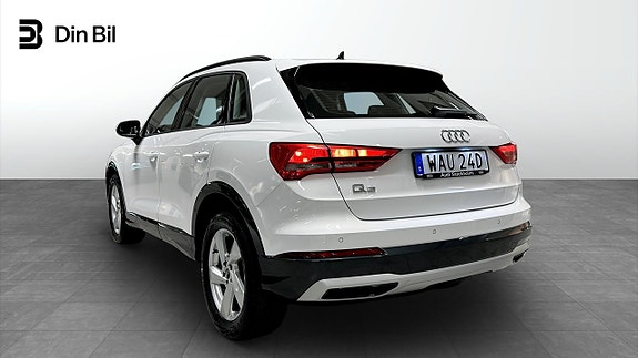 Audi Q3 3 of 5