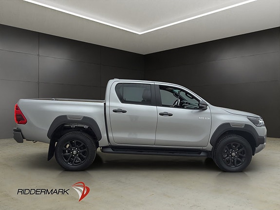 Toyota HiLux 2 of 5