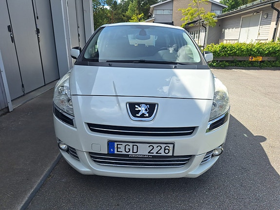 Peugeot 5008 2 of 5