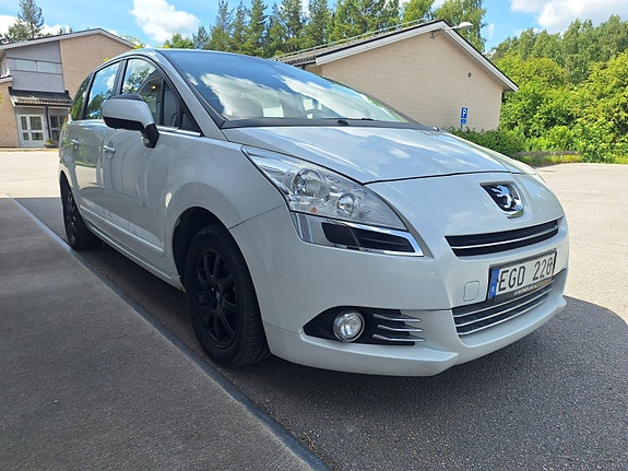 Peugeot 5008 3 of 5