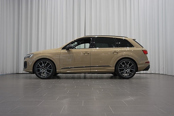Audi SQ7 3 of 5