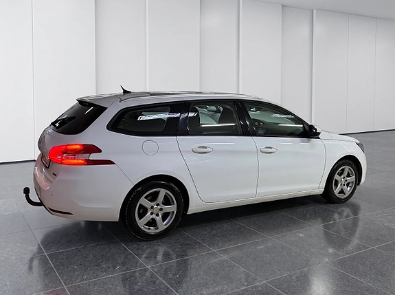 Peugeot 308 SW 6 of 7