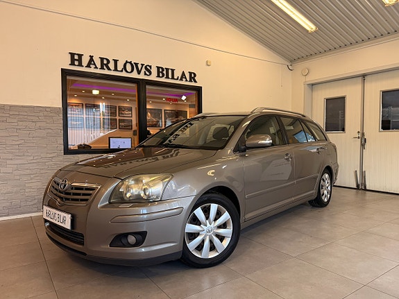 Toyota Avensis 2 of 5
