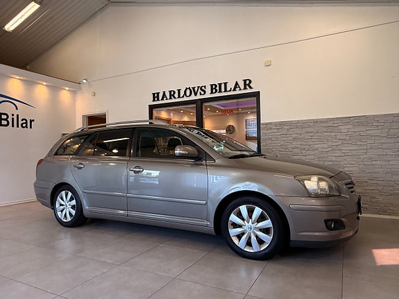 Toyota Avensis 4 of 5