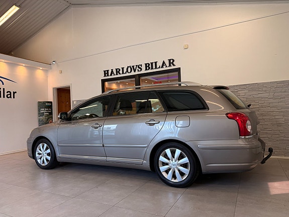 Toyota Avensis 5 of 5