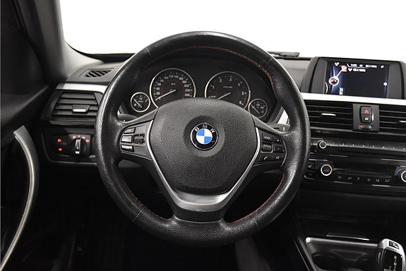 BMW 320 2 of 5