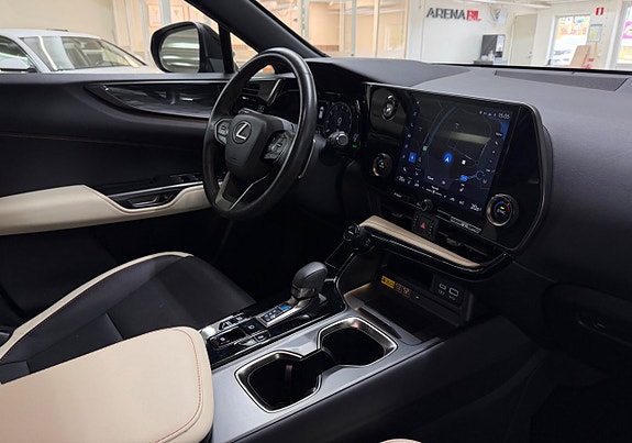 Lexus NX450h+ 10 of 24