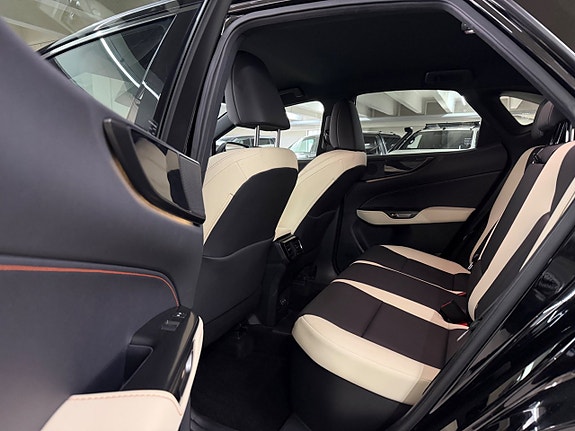 Lexus NX450h+ 14 of 24