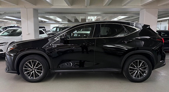 Lexus NX450h+ 2 of 5