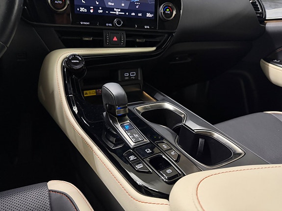 Lexus NX450h+ 16 of 24