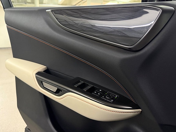 Lexus NX450h+ 11 of 24