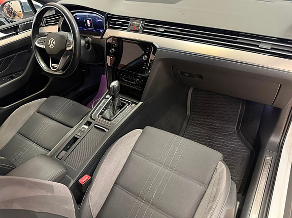 Volkswagen Passat Alltrack 18 of 26