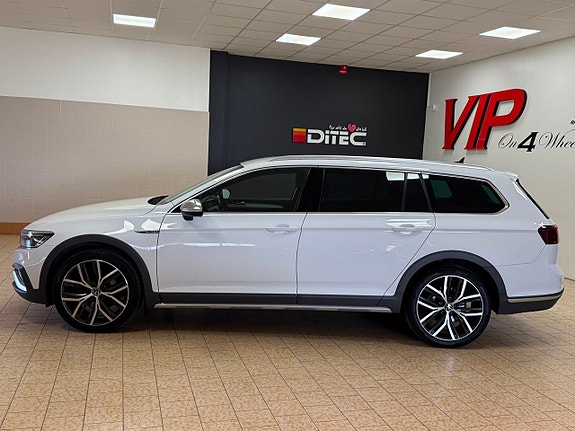 Volkswagen Passat Alltrack 4 of 5