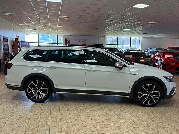 Volkswagen Passat Alltrack 8 of 26
