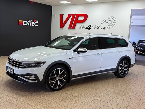 Volkswagen Passat Alltrack 2 of 5