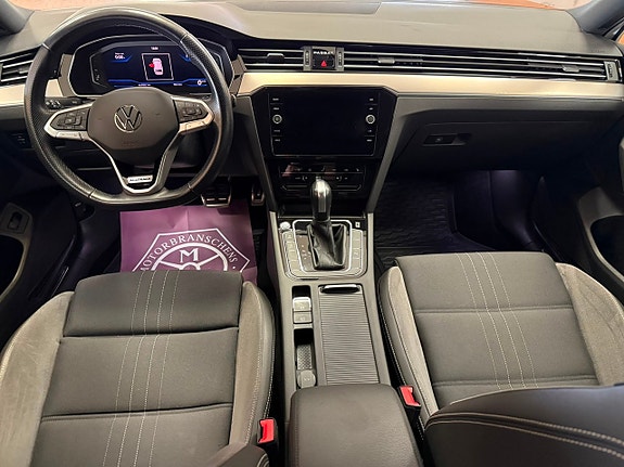 Volkswagen Passat Alltrack 17 of 26