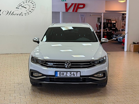 Volkswagen Passat Alltrack 10 of 26
