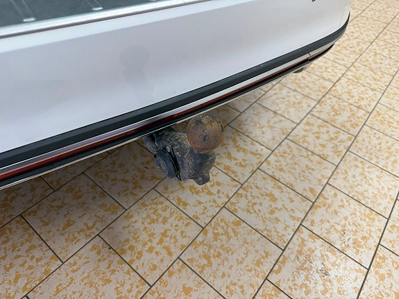 Volkswagen Passat Alltrack 13 of 26