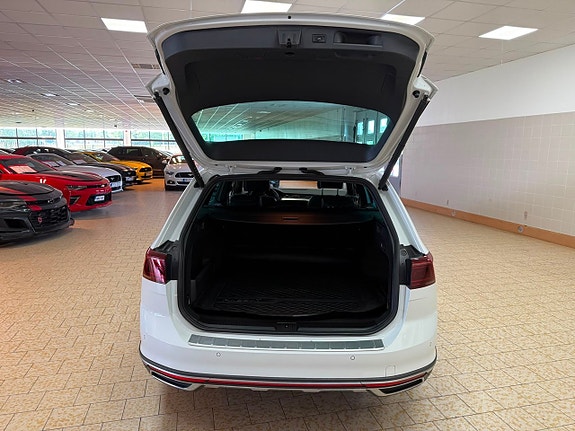 Volkswagen Passat Alltrack 11 of 26