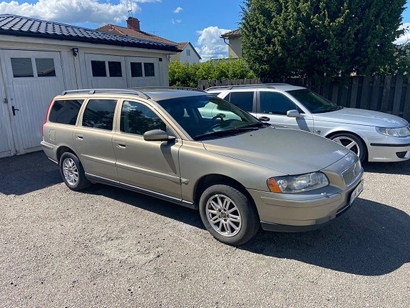 Volvo V70 2 of 5