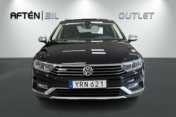 Volkswagen Passat Alltrack 3 of 5