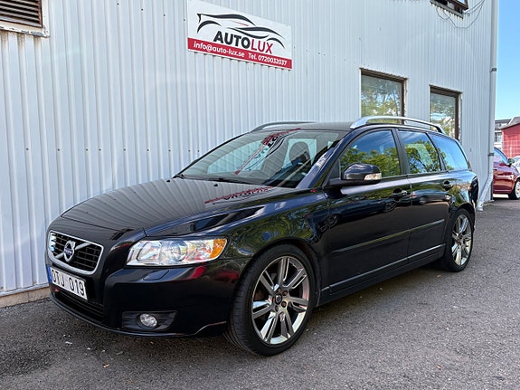 Volvo V50 2 of 15