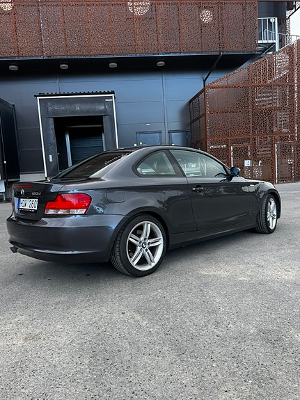 BMW 120d 2 of 5