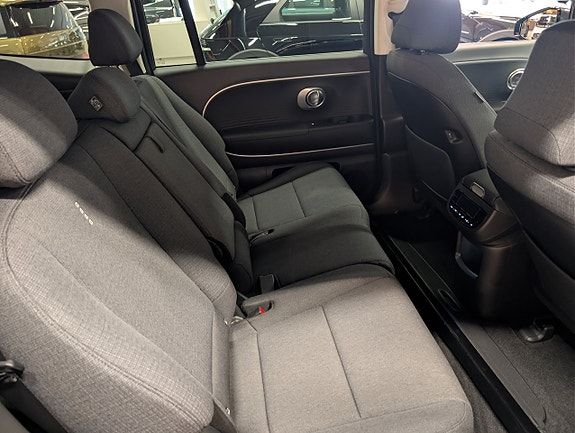 Hyundai Ioniq 9 5 of 12