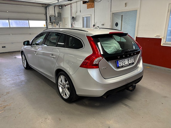 Volvo V60 4 of 5
