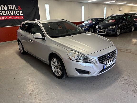Volvo V60 2 of 5