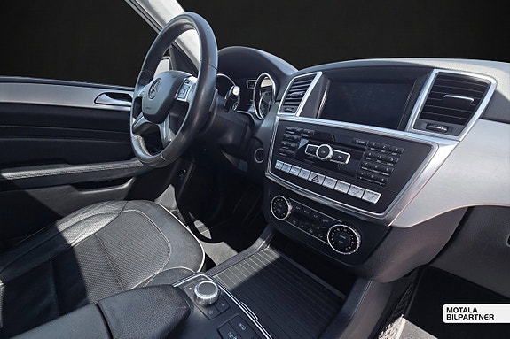 Mercedes-Benz ML350 12 of 18